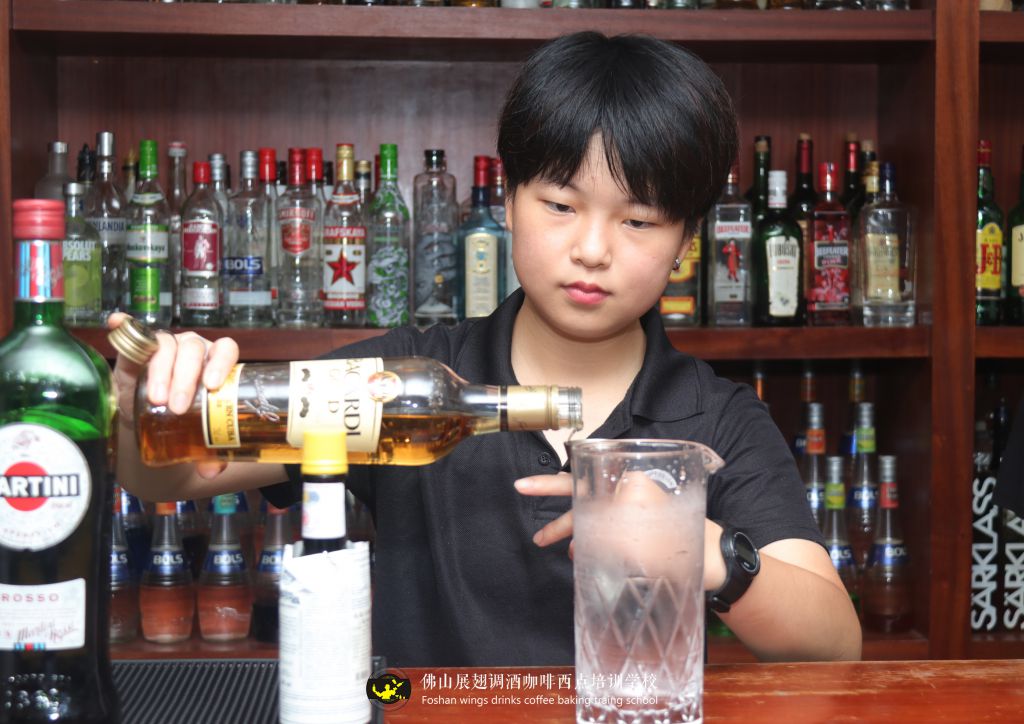 2020屆畢業(yè)生就業(yè)難？調(diào)酒師是個好選擇
